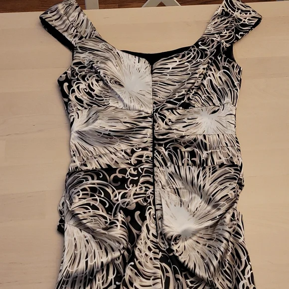 Y2K Vibe London Times Ruched Swirl Print Bodycon Dress - Picture 7 of 14